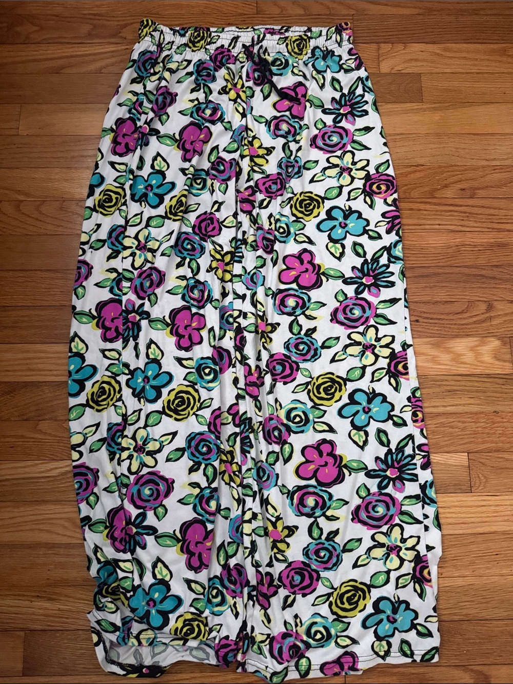 Flora lounge pants in White with Pink, Blue & Yellow. Perfect condition.